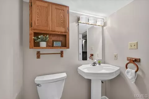 Bath - 1032 Oak Glen Cir, Ballwin, MO 63021 photo 5 of 5