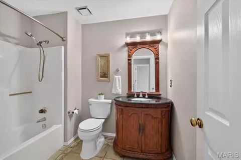 Bath - 1032 Oak Glen Cir, Ballwin, MO 63021 photo 4 of 5