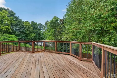 Exterior - 1032 Oak Glen Cir, Ballwin, MO 63021 photo 3 of 7