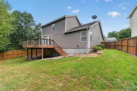 Exterior - 1032 Oak Glen Cir, Ballwin, MO 63021 photo 5 of 7