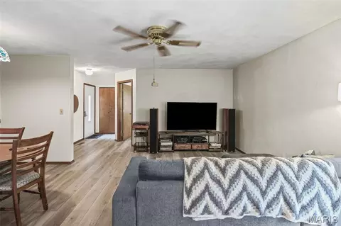 21 Parkridge, Belleville, IL 62226