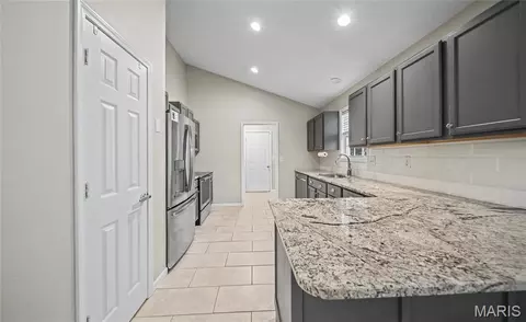 Entry Way - 821 Cambridge Dr, Rolla, MO 65401 photo 1 of 5