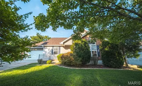 Exterior - 821 Cambridge Dr, Rolla, MO 65401 photo 3 of 13