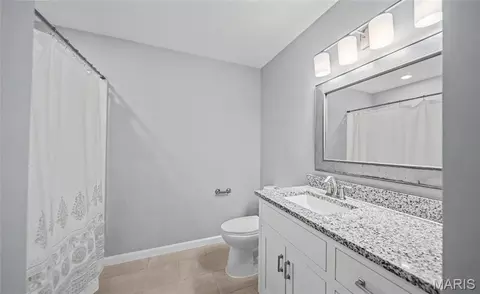 Bath - 821 Cambridge Dr, Rolla, MO 65401 photo 2 of 4