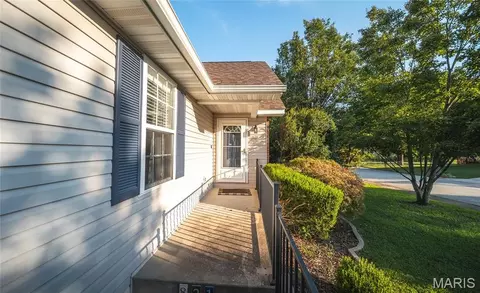 Exterior - 821 Cambridge Dr, Rolla, MO 65401 photo 5 of 13