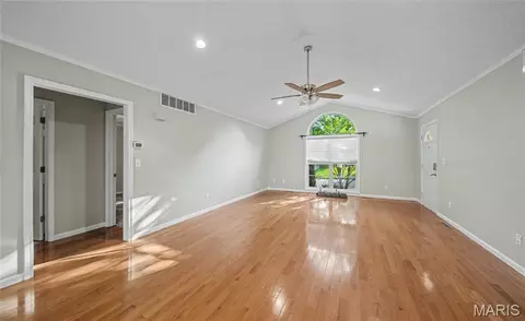 Living - 821 Cambridge Dr, Rolla, MO 65401 photo 2 of 4