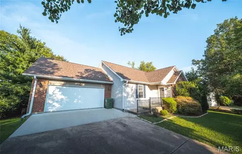 Exterior - 821 Cambridge Dr, Rolla, MO 65401 photo 2 of 13