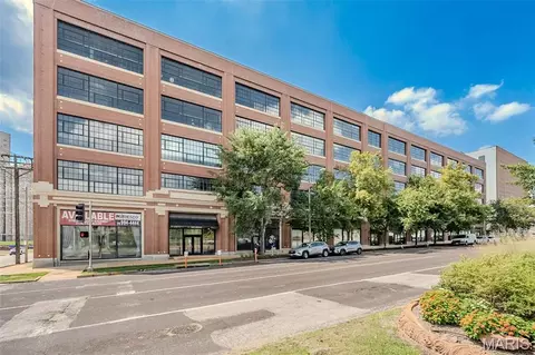 4100 Forest Park Ave #305, Saint Louis, MO 63108