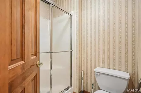 Bath - 119 3rd St, Hamel, IL 62046 photo 2 of 6