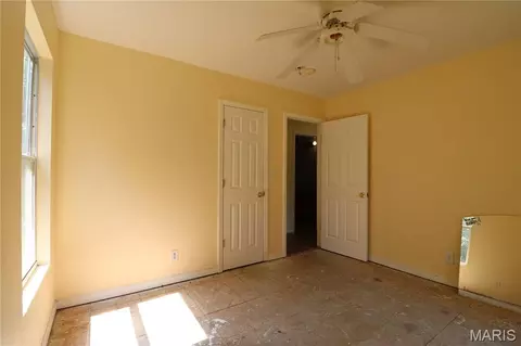 Bedroom - 464 Red Fox Dr, Bourbon, MO 65441 photo 5 of 10