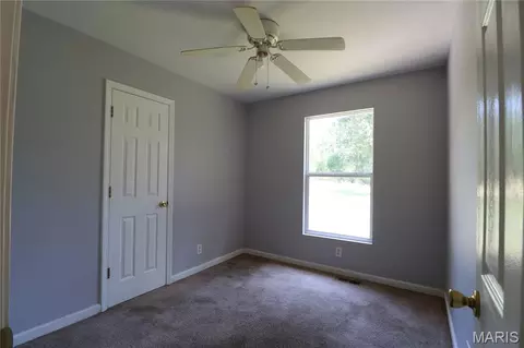 Bedroom - 464 Red Fox Dr, Bourbon, MO 65441 photo 9 of 10