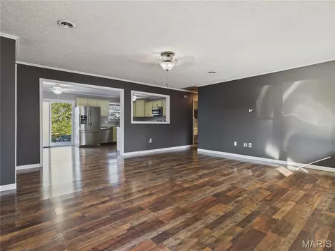 Living - 14328 Torpedo Dr, Saint Robert, MO 65584 photo 3 of 4