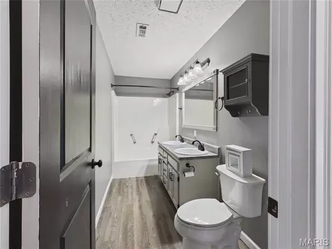 Bath - 14328 Torpedo Dr, Saint Robert, MO 65584 photo 2 of 2