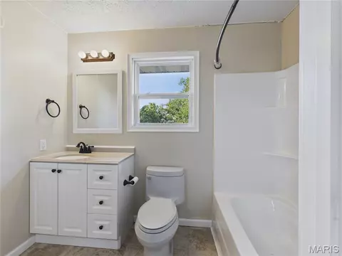 Bath - 14328 Torpedo Dr, Saint Robert, MO 65584 photo 1 of 2