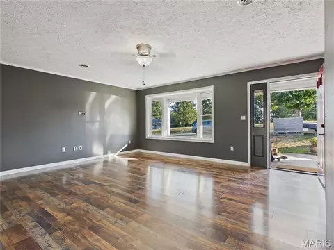 Living - 14328 Torpedo Dr, Saint Robert, MO 65584 photo 2 of 4