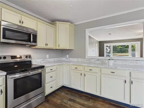 Kitchen - 14328 Torpedo Dr, Saint Robert, MO 65584 photo 4 of 4