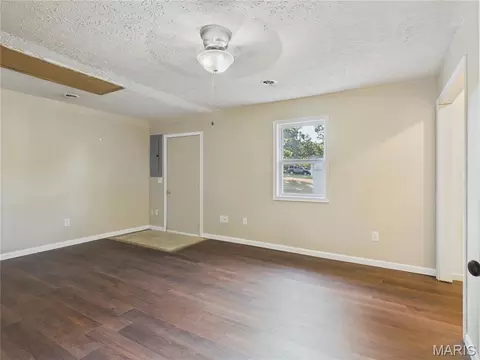 Living - 14328 Torpedo Dr, Saint Robert, MO 65584 photo 4 of 4