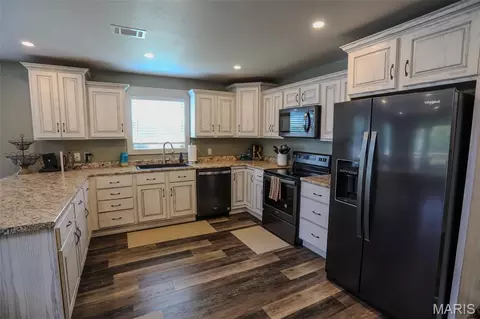 Kitchen - 534 Swift Water Trl, Maynard, AR 72444 photo 2 of 3