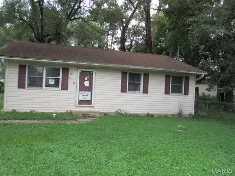 314 Pershing Ave, Wood River, IL 62095
