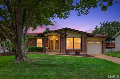1486 El Camino Dr, Florissant, MO 63031