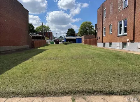 2825 Iowa Ave, Saint Louis, MO 63118