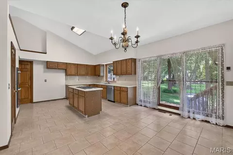 Kitchen - 1903 Larimer Trl, Wildwood, MO 63011 photo 2 of 5