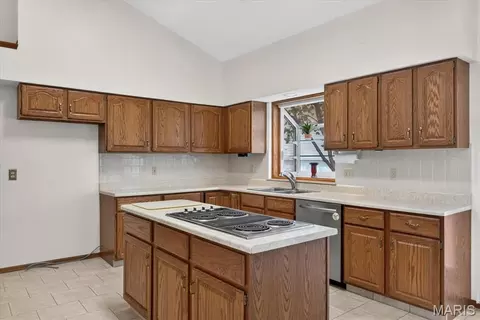 Kitchen - 1903 Larimer Trl, Wildwood, MO 63011 photo 3 of 5