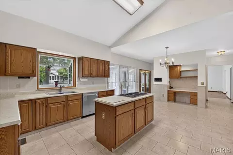 Kitchen - 1903 Larimer Trl, Wildwood, MO 63011 photo 5 of 5