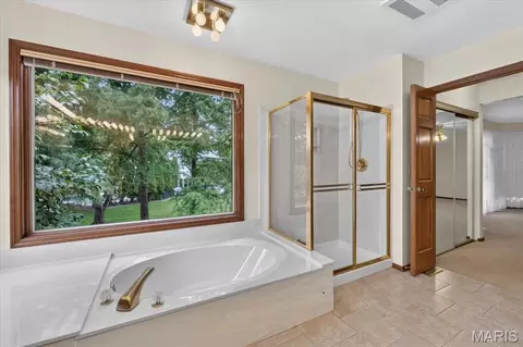 Bath - 1903 Larimer Trl, Wildwood, MO 63011 photo 3 of 4