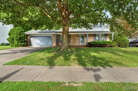 97 Sugarmill Rd, Troy, IL 62294
