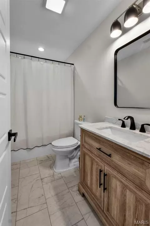 Bath - 70 Kyle Dr, Benton, MO 63736 photo 3 of 3