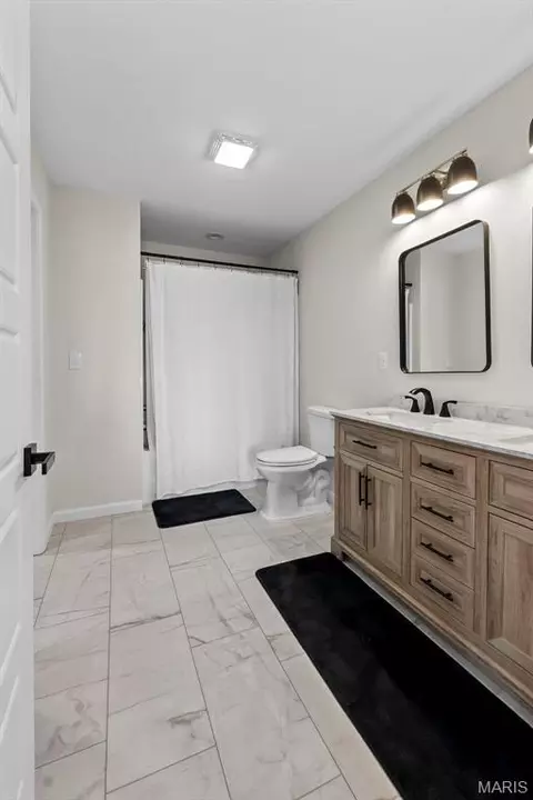 Bath - 70 Kyle Dr, Benton, MO 63736 photo 1 of 3