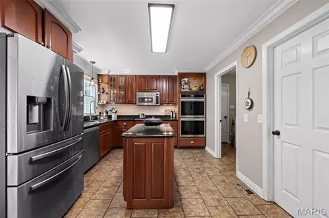 Kitchen - 507 Prospector Ridge Dr, Ballwin, MO 63011 photo 2 of 4