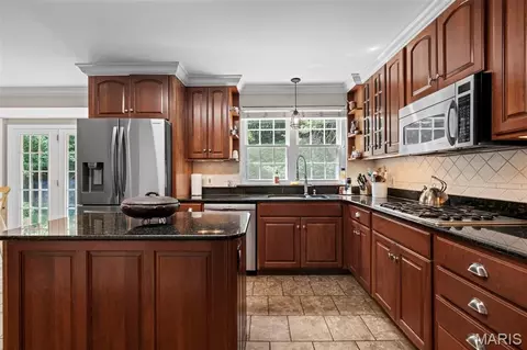 Kitchen - 507 Prospector Ridge Dr, Ballwin, MO 63011 photo 3 of 4