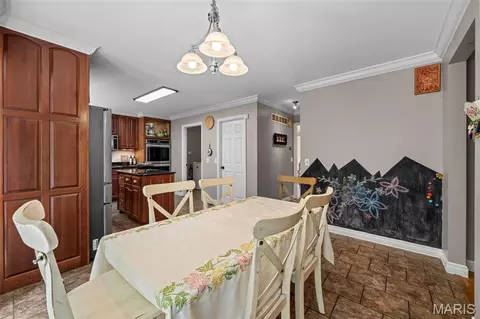 Dining - 507 Prospector Ridge Dr, Ballwin, MO 63011 photo 4 of 4
