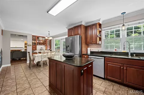 Kitchen - 507 Prospector Ridge Dr, Ballwin, MO 63011 photo 4 of 4
