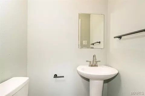 Bath - 920 Maupin St, Saint Clair, MO 63077 photo 3 of 3