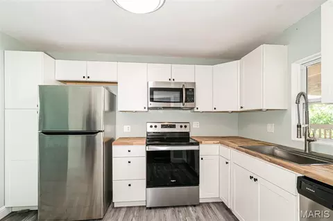 Kitchen - 920 Maupin St, Saint Clair, MO 63077 photo 1 of 2