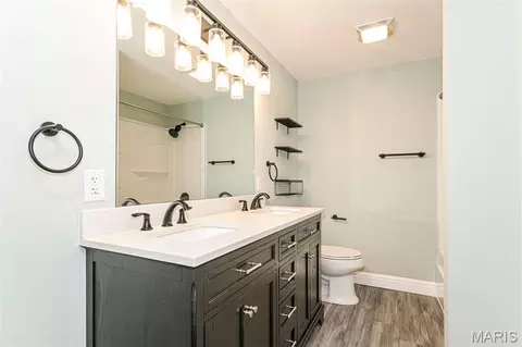 Bath - 920 Maupin St, Saint Clair, MO 63077 photo 1 of 3