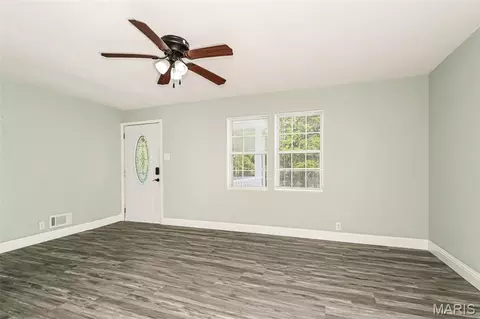 Living - 920 Maupin St, Saint Clair, MO 63077 photo 2 of 3