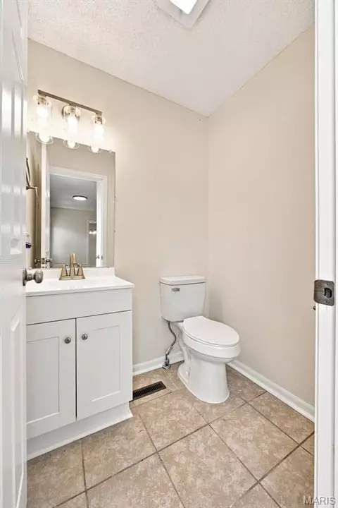 Bath - 107 Meadow Ln, Saint Robert, MO 65584 photo 1 of 3