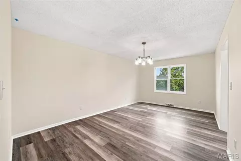 Living - 107 Meadow Ln, Saint Robert, MO 65584 photo 2 of 4