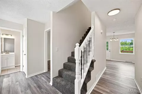 Entry Way - 107 Meadow Ln, Saint Robert, MO 65584 photo 1 of 5