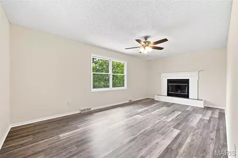 Living - 107 Meadow Ln, Saint Robert, MO 65584 photo 3 of 4