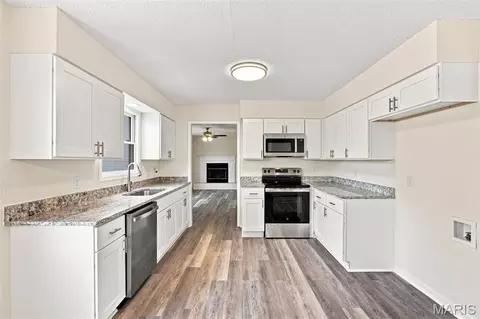 Kitchen - 107 Meadow Ln, Saint Robert, MO 65584 photo 1 of 2