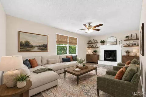 Living - 107 Meadow Ln, Saint Robert, MO 65584 photo 4 of 4
