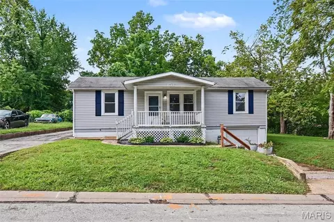 154 Becker Dr, Saint Louis, MO 63135