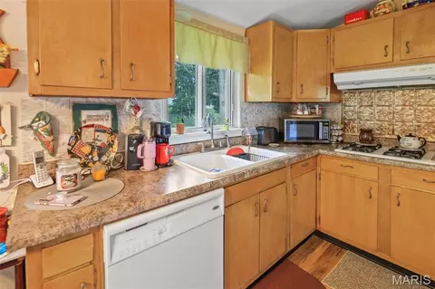 Kitchen - 5009 Staten Dr, Godfrey, IL 62035 photo 1 of 3