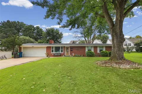 Exterior - 5009 Staten Dr, Godfrey, IL 62035 photo 2 of 8