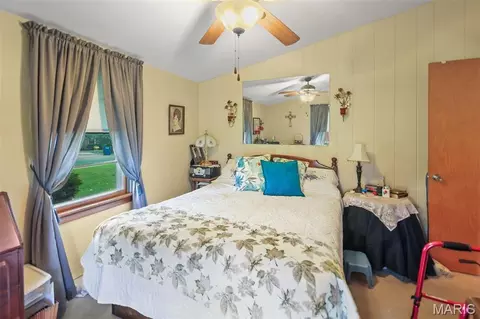Bedroom - 5009 Staten Dr, Godfrey, IL 62035 photo 5 of 6